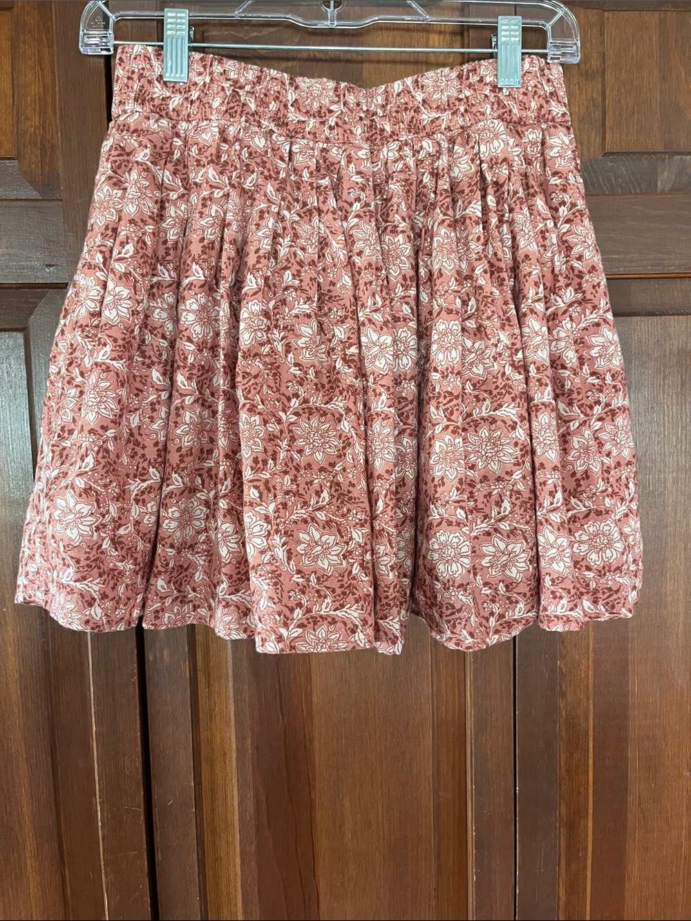American Eagle Outfitters Floral Pleated Mini Skirt - rust colored